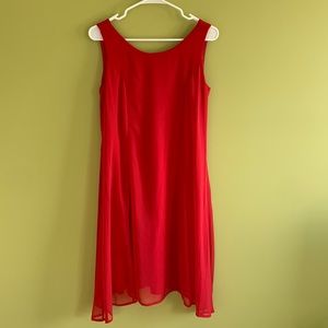 Cherry red J.Peterman chiffon dress. Fully lined in jersey. Dropped hem sides.